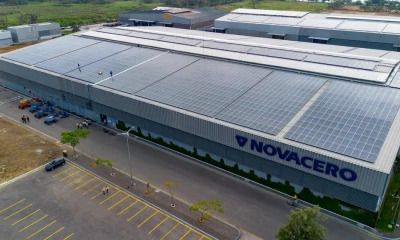 Tras la inauguración de esta planta, Novacero ya piensa en instalar más paneles en la sede que tiene en Quito / Foto: EFE
