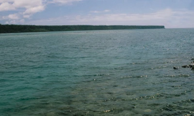 En Santa Cruz naufragó un barco y se derramó diésel / Foto: EFE