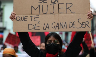 HRW critica excesos de Policía en marcha femenista del 8 de marzo / Foto: EFE