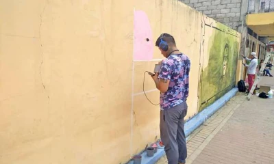 Los artistas plasman llamativos diseños.