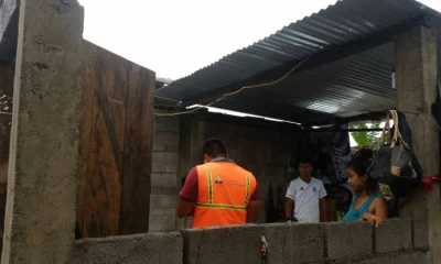 Por lo menos los techos de seis viviendas se vieron afectados por los fuertes vientos que se registraron ayer lunes en el cantón Arajuno, hasta donde llegaron técnicos de la Secretaría de Gestión de Riesgos (SGR) para evaluar la situación. Foto: El Universo