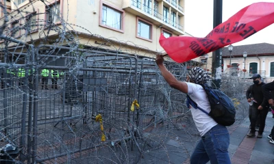 La Policía controló manifestación sindical en Quito. Foto: EFE