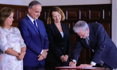 La presidenta de Perú, Dina Boluarte, encabezó la ceremonia de firma / Foto: cortesía Minem Perú