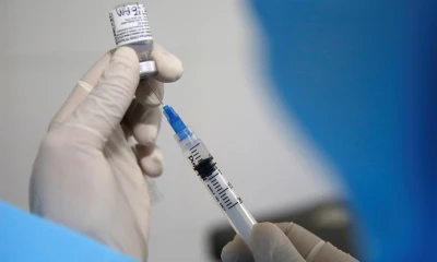 Se prevé que algo más de 1,3 millones de personas, a partir de los 65 años de edad, se inscriban en la plataforma planvacunarte.ec para recibir los turnos. / Foto: EFE