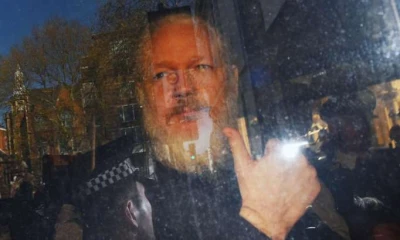 El fundador de WikiLeaks, Julian Assange, a su llegada este jueves a la Corte de Magistrados de Westminster en Londres (Reino Unido) tras su detención. Foto: La Hora