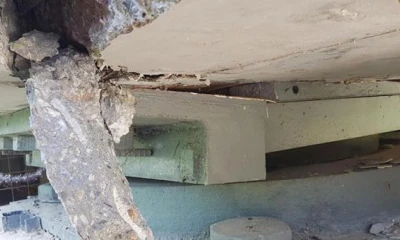 En las imágenes que comparten los bomberos del cantón amazónico se observa que la parte baja del puente, la base, contiene grietas. Foto: El Comercio