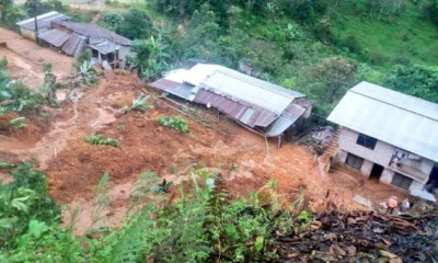 Un derrumbe bloqueó el paso en la vía Baños Puyo, tras las fuertes lluvias. Foto: El Comercio