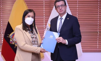 La Procuraduría entregó a la Asamblea Nacional la Ley de Repetición/ Foto cortesía Procuraduría General del Estado