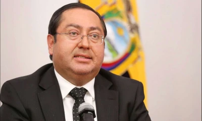 El ministro de Finanzas, Carlos De la Torre, explicó las condiciones de la operación. Foto: La Hora