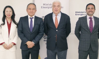 El acta final de la "Segunda adenda modificatoria al contrato de explotación minera" ha sido suscrita por el ministro de Energía y Minas y el vicepresidente de ECSA / Foto: cortesía Ministerio de Energía
