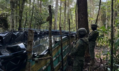Las fuerzas militares identificaron e inutilizaron dos piscinas artesanales y decomisaron aproximadamente 12.000 galones de gasolina blanca / Foto: cortesía Ejército Ecuatoriano