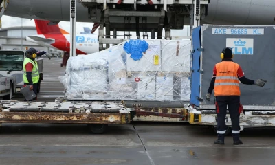 El primer lote de vacunas AstraZeneca de la iniciativa Covax-OMS llega al país / Foto: EFE