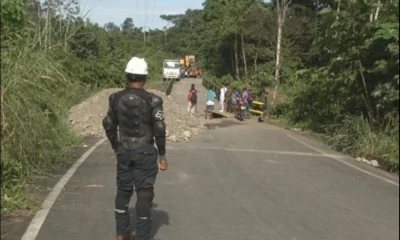 En total son 5.000 habitantes perjudicados, entre otras cosas por el traslado de víveres. Foto: Ecuavisa