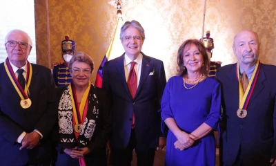 El presidente Guillermo Lasso galardonó a Javier Vásconez, Patricia González y Segundo Moreno Yánez / Foto: cortesía Secretaría General de Comunicación de la Presidencia