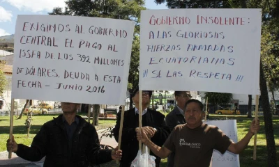PROTESTA. Los manifestantes hicieron su acto simbólico desde la mañana de ayer.