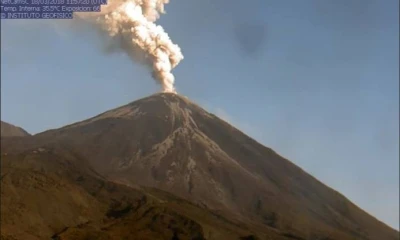 El volcán Reventador mantiene una actividad eruptiva alta. Durante la noche, la mayor parte del tiempo, el volcán estuvo despejado, se observó incandescencia en el cráter, emisiones de gas y ceniza con alturas mayores a los 600m. Foto: El Universo