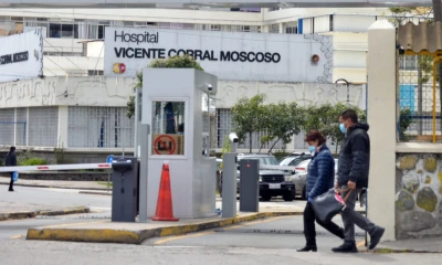 El Hospital Vicente Corral Moscoso de Cuenca, este 1 de abril del 2020. - Foto: API / Boris Romoleroux 
