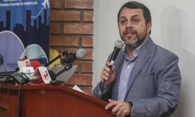El presidente del Consejo Directivo del Instituto Ecuatoriano de Seguridad Social, Paúl Granda, anunció los nuevos créditos hipotecarios. Foto: EL COMERCIO