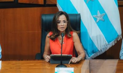 La prefecta de Guayas, Marcela Aguiñaga, anunció este jueves la terminación unilateral del contrato / Foto: cortesía Prefectura