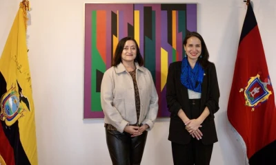 La ministra de Cultura  y la embajadora de Chile en Ecuador,  mantuvieron este jueves una reunión en Quito / Foto: cortesía Ministerio de Cultura