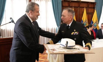 El vicecanciller Alejandro Dávalos entregó la distinción en la Cancillería