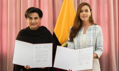 La canciller Gabriela Sommerfeld y la gerente general de BanEcuador, Viviana Rodríguez, firmaron el convenio / Foto: cortesía 