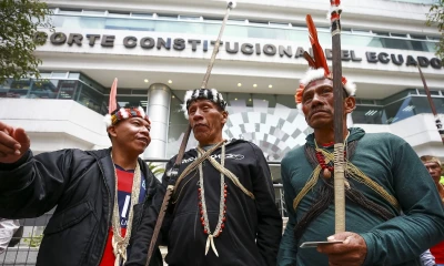 De acuerdo a la resolución emitida por la Corte Constitucional, esas dos preguntas "no se pueden tramitar por enmienda" / Foto: EFE