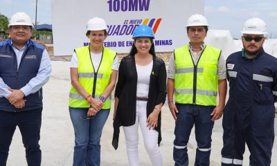 Inés Manzano, ministra de Energía y Minas, supervisó la llegada de 10 unidades de generación al puerto de Guayaquil / Foto: cortesía Ministerio de Energía y Minas