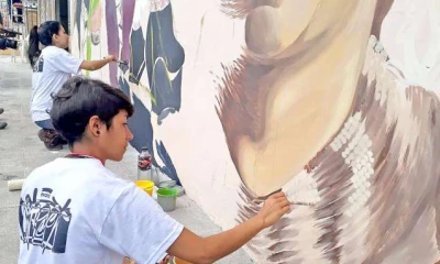 Los pintores plasman en las paredes los atributos naturales que posee la ciudad. Foto: La Hora