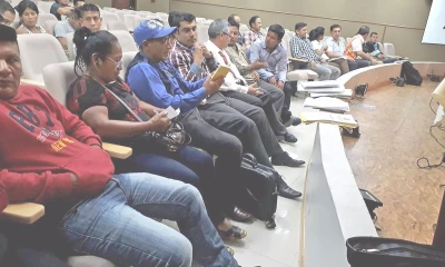 Ayer a la Gobernación acudieron dirigentes que reclaman la propiedad de los predios. Foto: La Hora