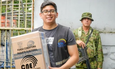Los paquetes electorales se reparten con resguardo militar / Foto: cortesía CNE