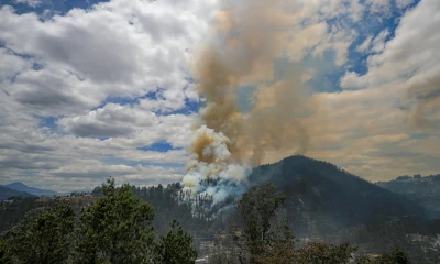Al momento se encuentran trabajando ocho helicópteros: cuatro en Loja y cuatro en Azuay / Foto: EFE