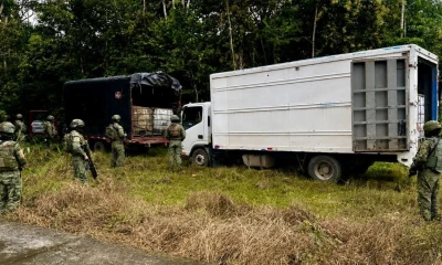 Como resultado del operativo fueron decomisados dos camiones y 16 contenedores tipo bulk tank / Foto: cortesía Ejército Ecuatoriano