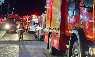 Los Bomberos hallaron 3.000 galones de combustible en la embarcación / Foto: cortesía Bomberos Guayaquil 