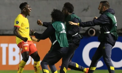 Barcelona cayó 1-2 en Paraguay y Emelec perdió 0-2 en Uruguay / Foto: EFE