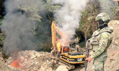 Una retroexcavadora fue destruida en el sector Tinajillas. / Foto: Cortesía Ejército
