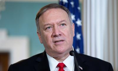 Mike Pompeo habla con Luis Gallegos de pesca y seguridad / Foto: EFE