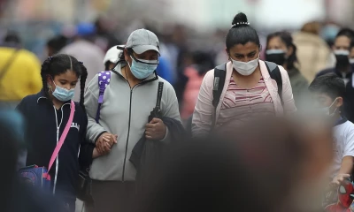 El ministro del Interior indicó que ante el aumento de la incidencia de casos de influenza y coronavirus se ha resuelto volver al uso obligatorio de la mascarilla en espacios cerrados, con poca ventilación y en sitios donde no se garantice la norma del distanciamiento físico / Foto: EFE