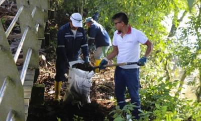 En las riberas del río Napo se halló gran cantidad de plásticos, telas, metales y cauchos / Foto: cortesía Municipio de El Coca
