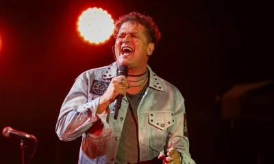 Vives encandiló desde el escenario en un minucioso recorrido por su afamada trayectoria musical / Foto: EFE