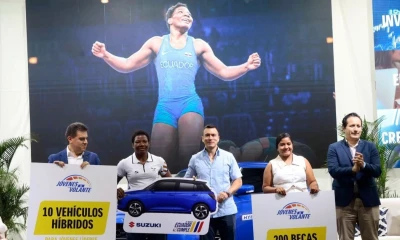 Reasco dijo que los vehículos entregados eran una motivación a los deportistas / Foto: cortesía Ministerio de Producción