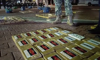 La operación se realizó en colaboración con los Guardacostas de Estados Unidos y permitió la detención de los tres tripulantes de la embarcación / Foto: cortesía FF.AA.