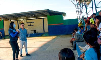 Waoranis reciben información sobre bonos y pensiones / Foto: MIES