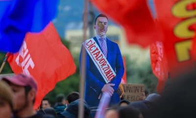Noboa ya había retirado el año pasado las subvenciones a las gasolinas Extra y Eco País / Foto: EFE