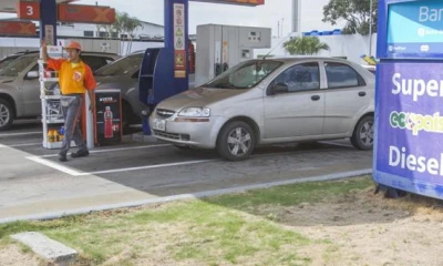 En este mes de mayo, en las terminales de despacho, el galón de súper costará USD 2,31. Foto: EL COMERCIO 