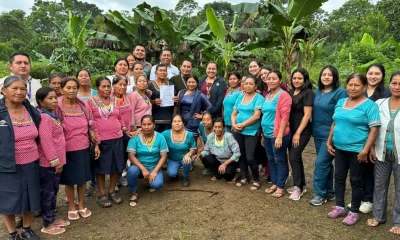 Como parte del acto, se realizó la entrega simbólica del registro de nombramiento a la organización / Foto: cortesía Ministerio de Salud