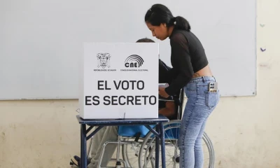El CNE prohibió a los ciudadanos votar con el celular en la mano / Foto: EFE