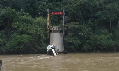 Un puente se cayó en Yantzaza / Cortesía de Riesgos Ecuador