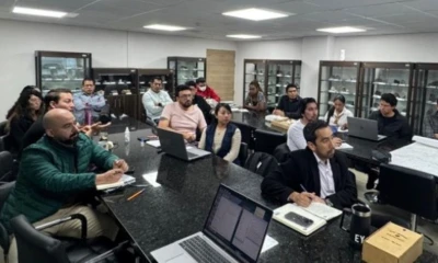 Durante el encuentro se revisaron mapas geológicos, estudios previos y datos obtenidos en campo por los equipos técnicos del IIGE / Foto: cortesía 