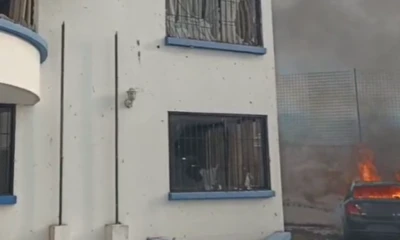 Una multitud de 1.000 manifestantes atacó el Comando de Policía de Otavalo / Foto: cortesía Policía Nacional